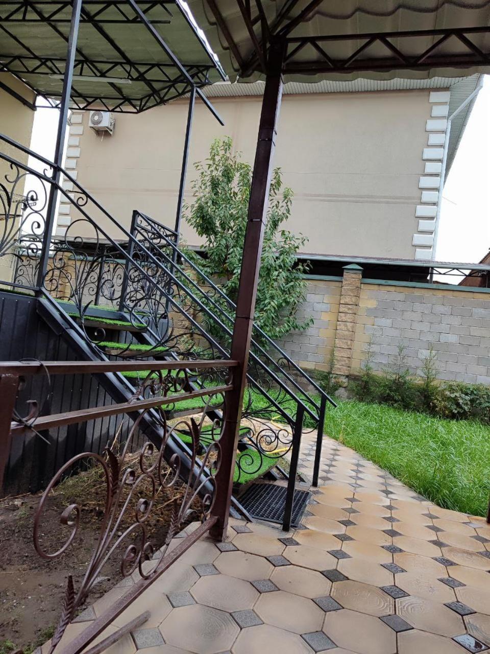 Amanat Guest House Бишкек Экстерьер фото